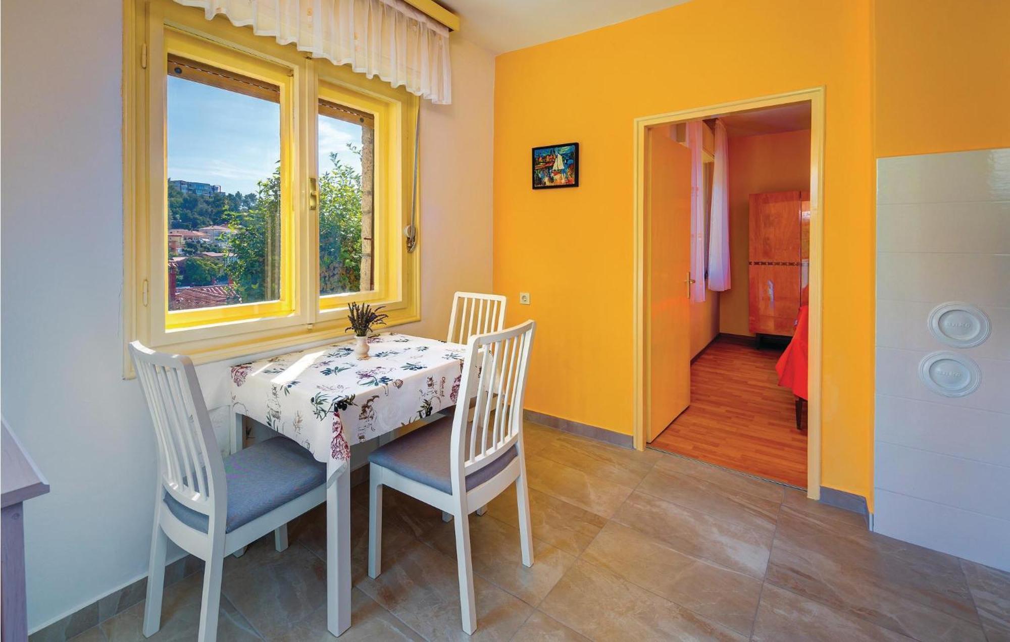 Lovely Apartment In Rabac With Kitchen Buitenkant foto
