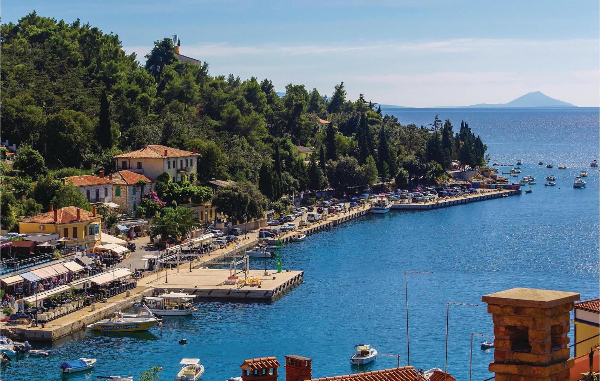 Lovely Apartment In Rabac With Kitchen Buitenkant foto
