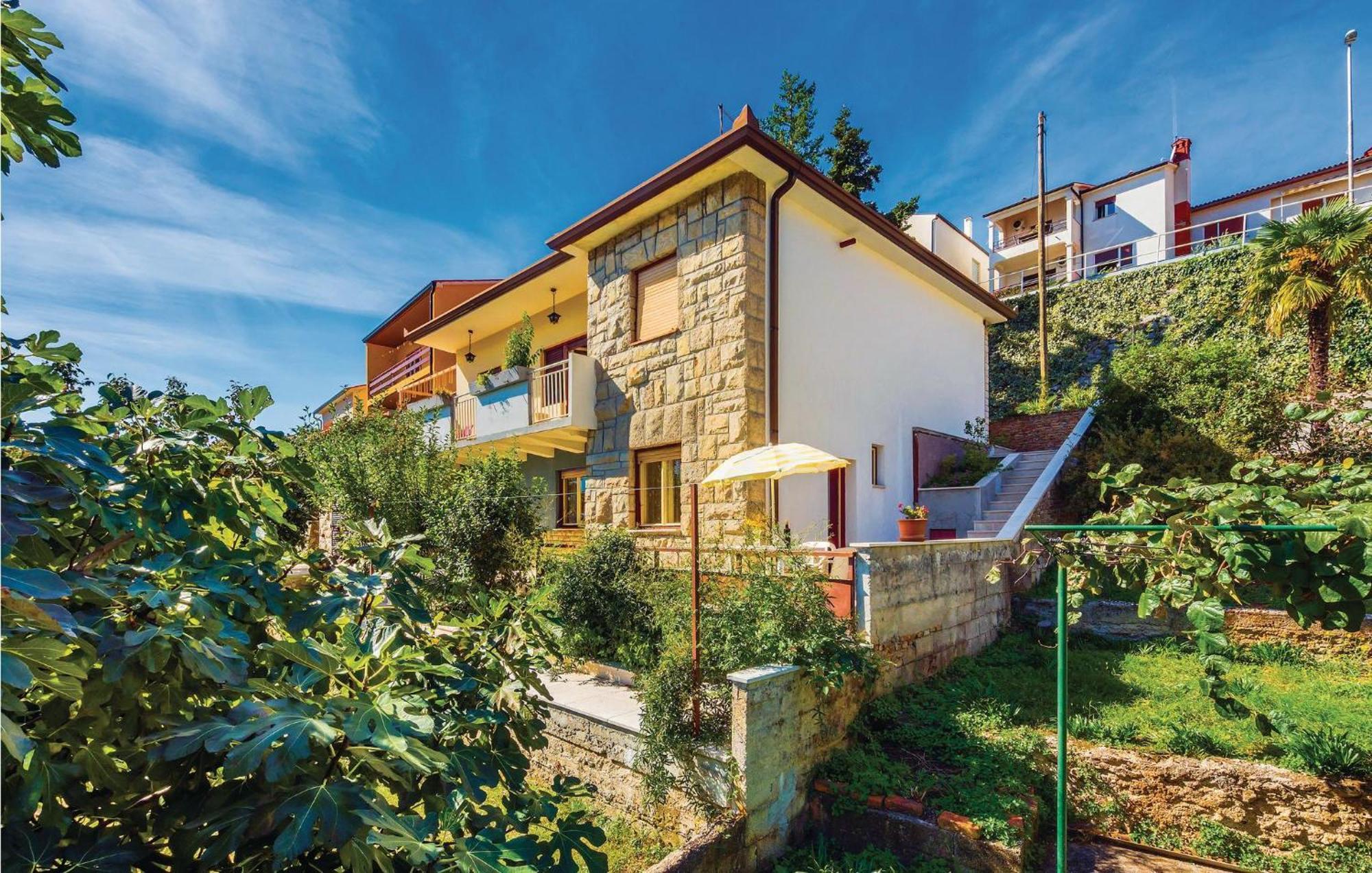 Lovely Apartment In Rabac With Kitchen Buitenkant foto